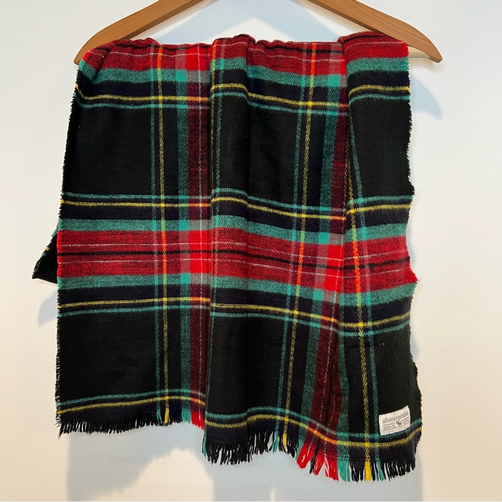Abercrombie & Fitch Women Men Plaid Red Green Black Scarf BNWOT 23”W x 66”L